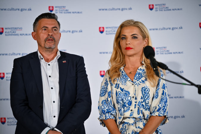 Letenky do USA nestáli 16-tisíc eur, bráni sa Šimkovičová. Spolu s Machalom skritizovala exministerku Milanovú – VIDEO