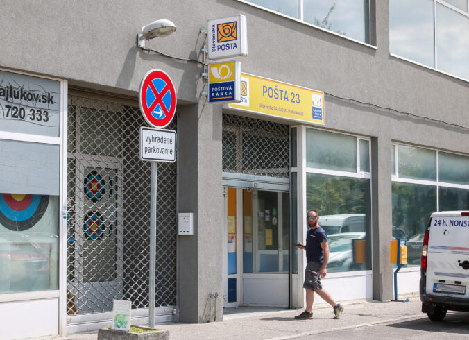 Slovenská pošta plánuje zrušiť pobočky v okresných mestách, zmeny sa dotknú 21 prevádzok
