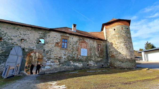 Na hrade v Markušovciach odkrývajú stredovekú studňu, môže priniesť jedinečné objavy o histórii rodu Máriássyovcov