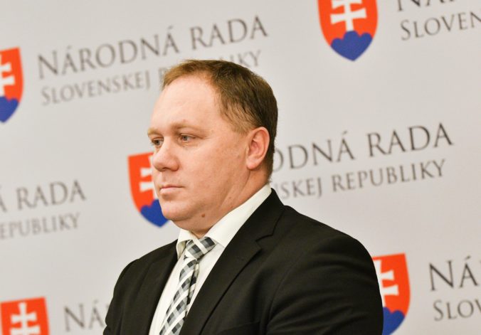Vašečka opúšťa poslanecký klub Hnutia Slovensko, pôsobiť bude ako nezaradený poslanec