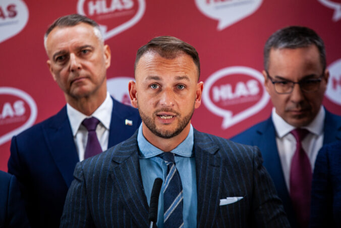 Včera Danko a dnes minister Migaľ. Útoky na Hlas-SD sa podľa Šutaja Eštoka stupňujú