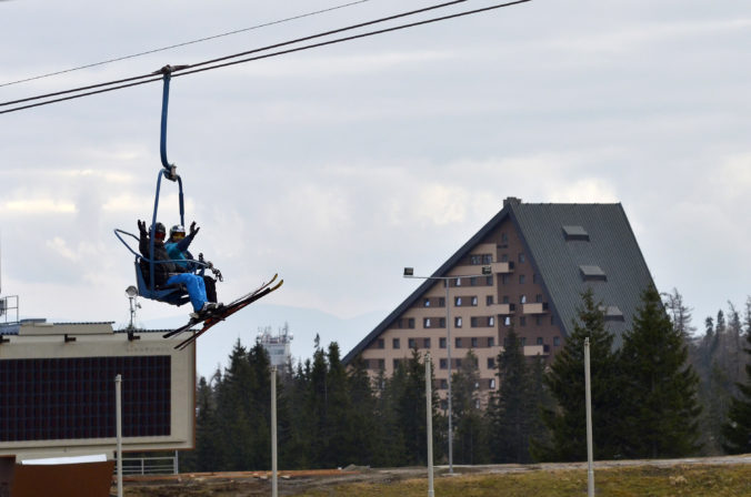 Štrbské Pleso chce začať lyžiarsku sezónu v prvej polovici decembra, už aj s novou lanovkou – VIDEO