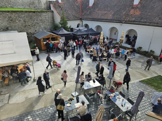 Gaštanové hody na hrade Modrý Kameň prinesú hudbu, remeslá aj tradičné špeciality