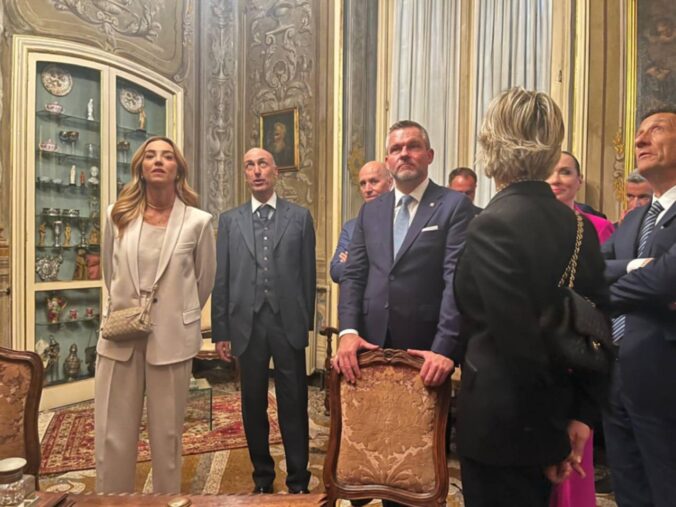 V Janove otvorili nový honorárny konzulát, prebiehajú aj diskusie o možnom leteckom spojení medzi Janovom a Bratislavou – VIDEO, FOTO