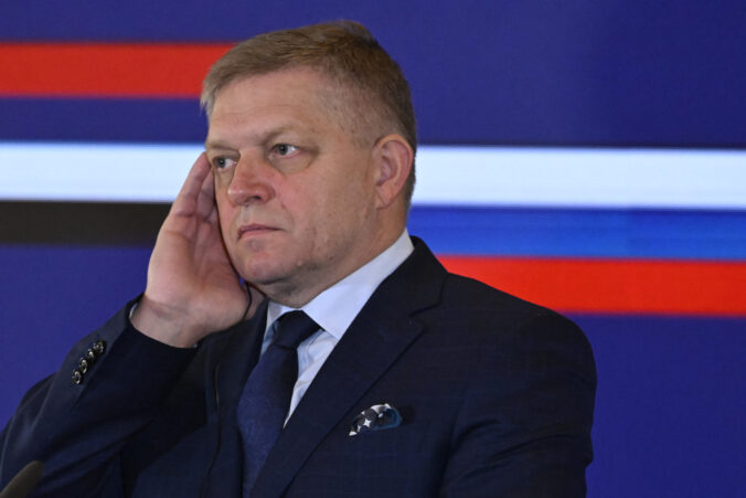 Fico: EÚ je dnes vojnovou silou, začínajú sa organizovať útoky na pamätníky vojakov Červenej armády