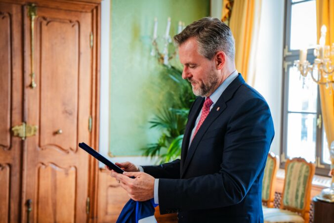 Hnutie Slovensko vyzýva prezidenta Petra Pellegriniho, aby sa vzdal svojej funkcie