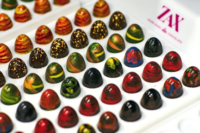 To nie sú šperky, ale čokoláda! – rozhovor so zakladateľmi remeselnej čokoládovej manufaktúry ZAX z Komárna