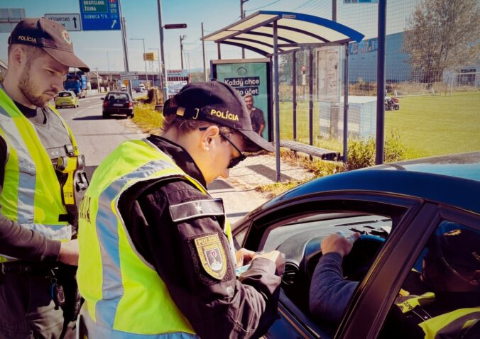 Policajti počas akcie Deň bez nehody zadržali 39 vodičských preukazov, prichytili aj opitých vodičov – FOTO