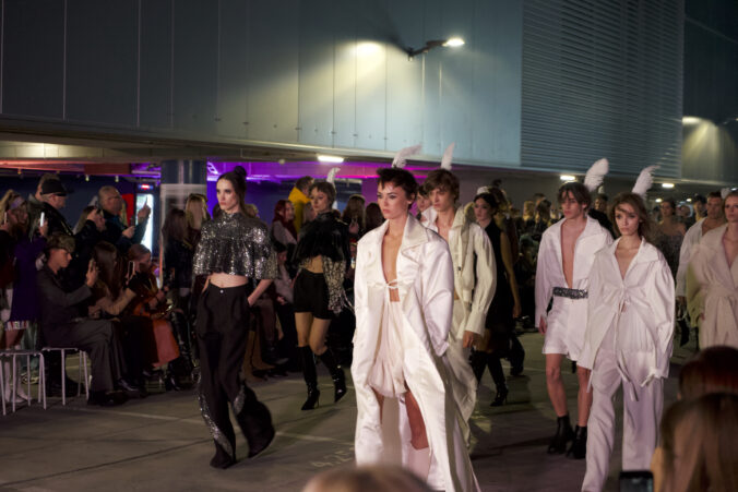 Móda v netradičnom svetle: Pavol Dendis a Ploom priniesli na Nivy unikátnu módnu prehliadku Fashion Live!