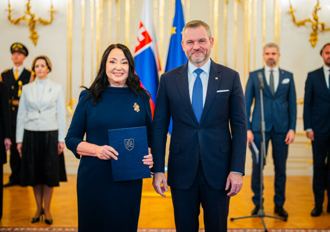 Pellegrini odovzdal poverovacie listiny šiestim novým veľvyslancom, pripomenul im dôležitosť ich úlohy – FOTO