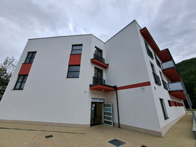 Vo Svite postavili zariadenie pre seniorov, symbolické otvorenie posunuli na mesiac úcty k starším