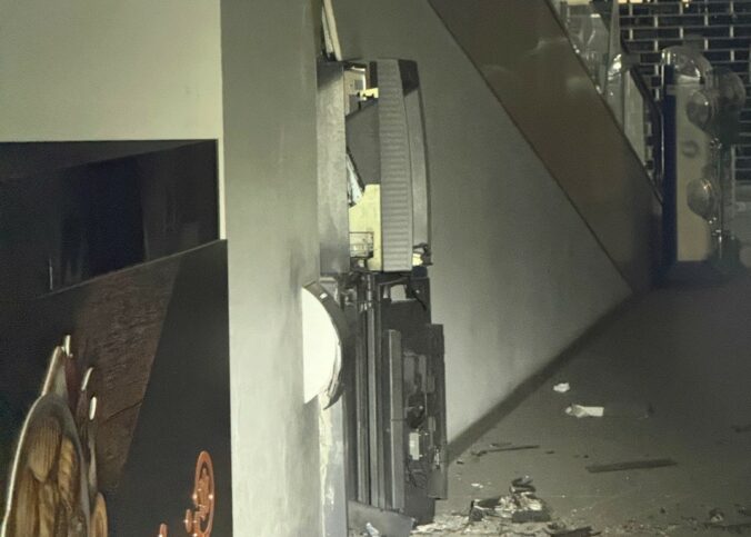 Bratislavskí kriminalisti riešia ďalší výbuch bankomatu, škody sú predmetom vyšetrovania – FOTO