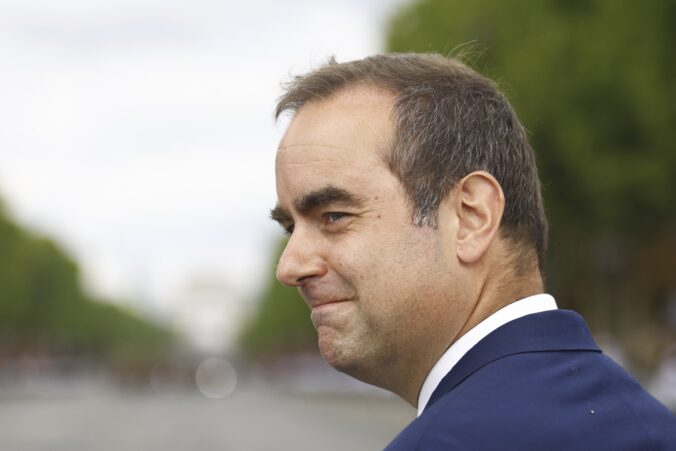 Macron znovu vymenoval Lecornua za premiéra, Francúzsko zostáva v politickej kríze