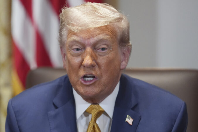 OSN musí znížiť mierové sily o štvrtinu pre nedostatok financií, Trump škrtá výdavky USA