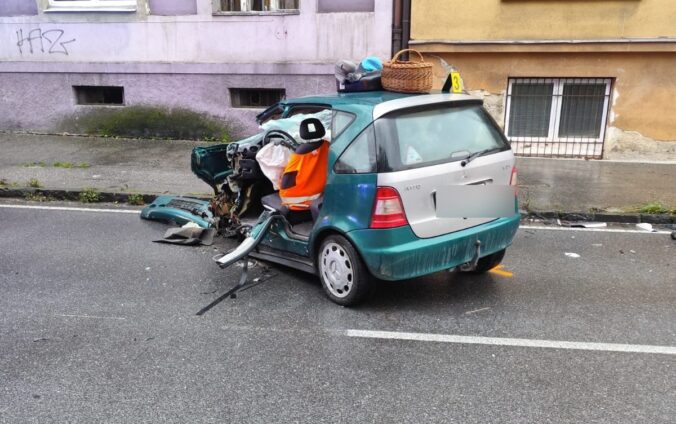 V Ružomberku sa zrazilo päť áut, hromadná nehoda si vyžiadala troch zranených – FOTO