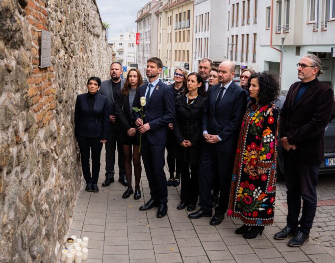 Šimečka: Výročie útoku na Tepláreň nám musí pripomínať, kam vedú nenávistné slová – FOTO