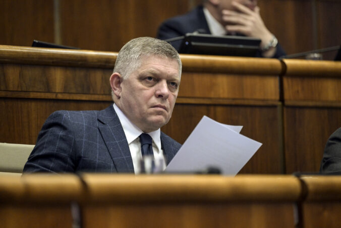 Aktivisti nesúhlasia do zaťahovaním Slovenska do sféry vplyvu Putinovho Ruska, Ficovi adresujú výzvu