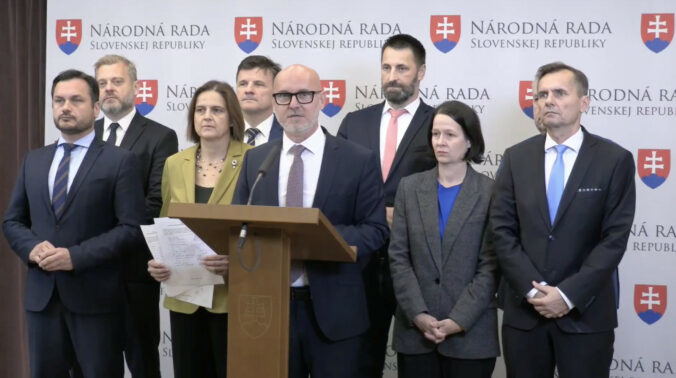 SaS, PS, KDH a Demokrati sa spojili, žiadajú mimoriadnu schôdzu o dôveryhodnosti SIS a odvolanie Pavla Gašpara – VIDEO