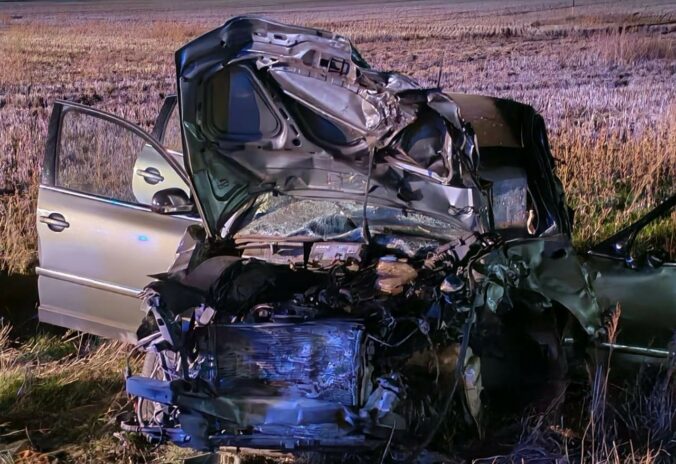 Tragická nehoda pri Dunajskej Strede, vodič Passatu nerešpektoval značku, dvaja muži zomreli – FOTO