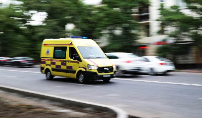 Trinásťročný študent vypadol z okna gymnázia v českom mestečku, na mieste zomrel