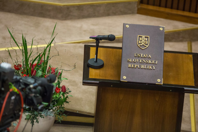 Holandský parlament žiada podať žalobu na Slovensko pre obsah novely Ústavy SR
