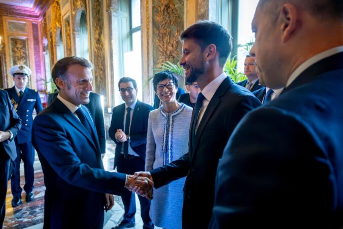 Európski partneri prestávajú Ficovi rozumieť. Premiér podľa Šimečku vydiera zvyšok Únie – VIDEO