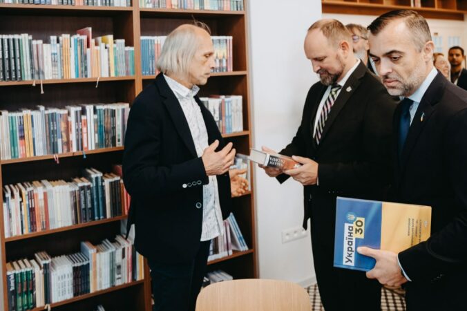 Knižnica Juraja Fándlyho má obnovenú čitáreň, Ukrajinskú knižnú poličku aj knihy z pozostalosti Antona Srholca – FOTO