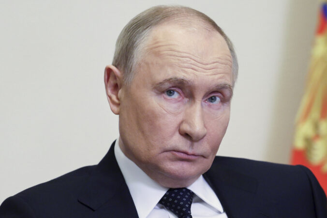 Putin sľubuje pokračovanie dialógu aj drvivú reakciu na americké rakety Tomahawk