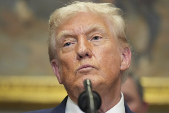 Trump uvalil sankcie na kolumbijského prezidenta Gustava Petra, obviňuje ho z nečinnosti v boji proti drogám