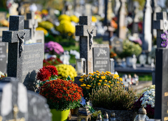 Cintoríny v Prešove budú počas Dušičiek otvorené nonstop, polícia a mesto majú pre ľudí niekoľko odporúčaní