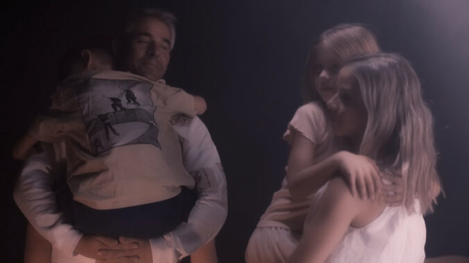 Nela Pocisková predstavuje najosobnejšiu skladbu svojej kariéry, venovanú svojim deťom – VIDEO