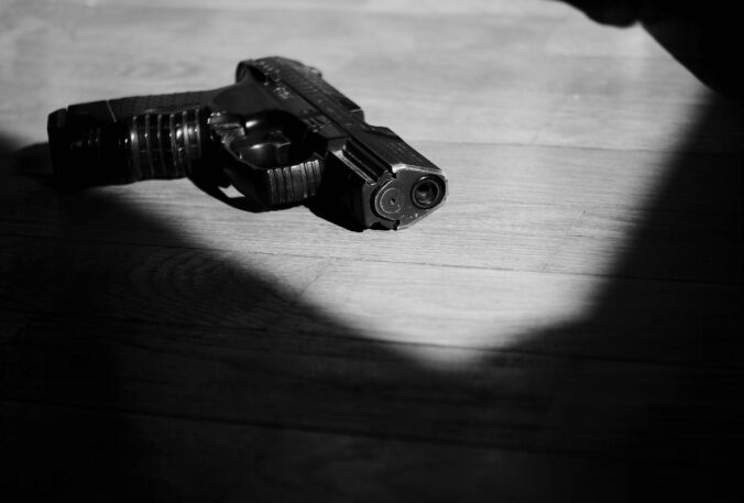 V zaparkovanom aute v Orlovej našli zastreleného muža a ženu v strednom veku