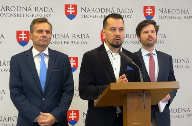 Demokrati pokladajú novelu o hazarde za nebezpečnú, Pellegrini by jej podpísaním porušil ústavu – VIDEO