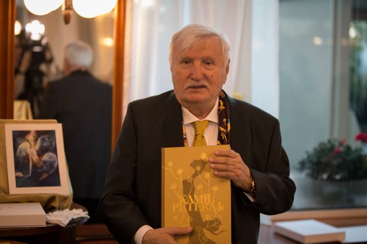 To najlepšie z tvorby Kamila Peteraja nájdete v Zlatej knihe. Ideálny vianočný darček (VIDEO)