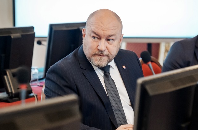 Vláda odobrila výmenu štátneho tajomníka na Huliakovom ministerstve, vo funkcii končí Krnáč