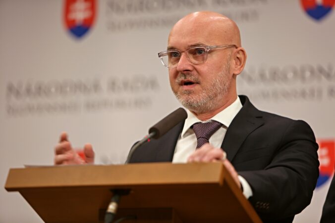 Šéf SIS klame a Fico ho chráni, liberáli organizujú ďalší protestný pochod za odvolanie Pavla Gašpara