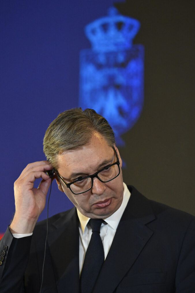 Desaťtisíce Srbov si pripomenuli pád strechy stanice v Novom Sade, ktorý zabil 16 ľudí