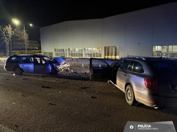 Pred Púchovom sa čelne zrazili dve autá, 51-ročný vodič nehodu neprežil – FOTO