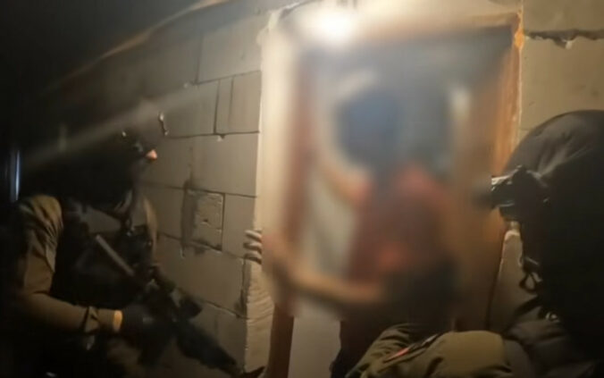 Vyšetrovateľka obvinila 16-ročného chlapca z vraždy mladej ženy, jej telo bolo nájdené v štádiu rozkladu – VIDEO