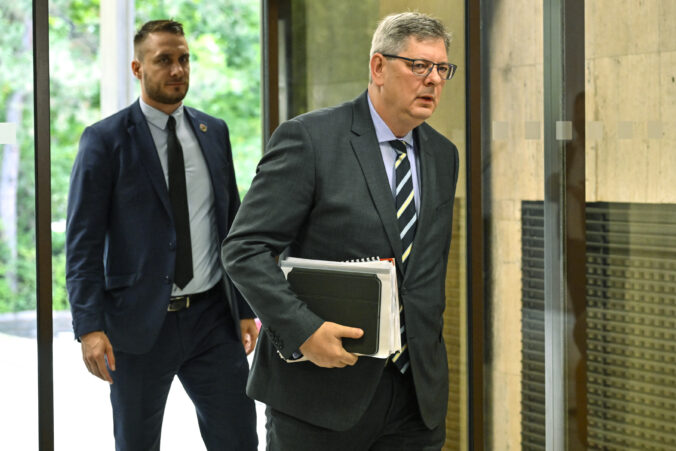 Návrh Občianskeho zákonníka predkladá automatický zánik manželstva po tranzícii jedného z manželov