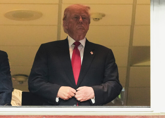 Trump udelil milosť viac ako 70 ľuďom obviňovaným z pokusu o zmarenie volieb z roku 2020