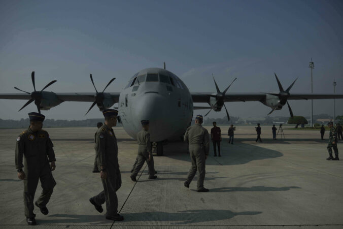 V Gruzínsku sa zrútilo turecké vojenské lietadlo s 20 ľuďmi cestou z Azerbajdžanu