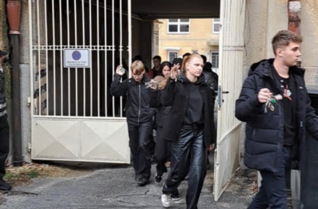 Študenti v Poprade odišli po Ficovej prednáške so štrngotom kľúčov, jedna študentka ju nazvala agresívnou – VIDEO, FOTO