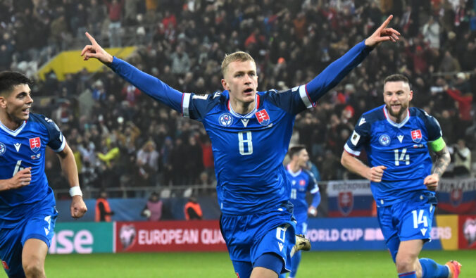 Slovensko vydrelo cenné víťazstvo. Hrdina Bobček ukázal čuch na góly a zabezpečil minimálne baráž – VIDEO, FOTO