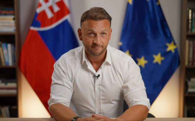 Polícia naďalej vyšetruje darovanie vojenskej techniky Ukrajine, zdôraznil minister Šutaj Eštok