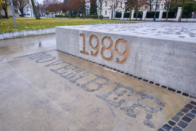 Brutálny zásah proti demonštrácii študentov v roku 1989 viedol k pádu totality, Nežná revolúcia zmenila našu krajinu