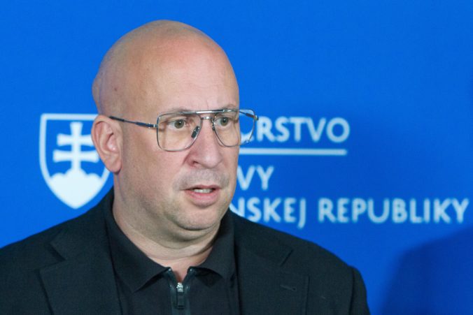 Odvolávanie ministra Ráža sa v parlamente uskutoční, opozícia potvrdila dodanie podpisov