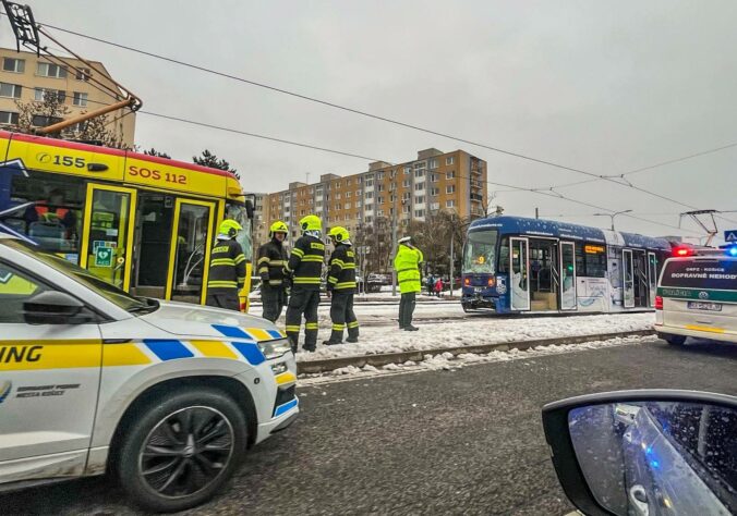 Na Triede SNP v Košiciach a zrazili dve električky, zranilo sa osem osôb – FOTO