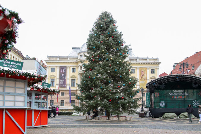 Od centra až po hrad. Už o niekoľko dní odštartujú v Bratislave vianočné trhy – FOTO