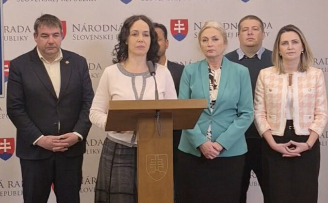 Postavili ste sa proti samotným odkázaným ľuďom, reaguje Tomášovo ministerstvo na vyjadrenia KDH – VIDEO